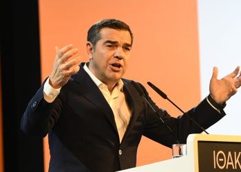 Εισηγήσεις για περισσότερες εμφανίσεις δέχεται ο Αλέξης Τσίπρας ελέω Καρυστιανού