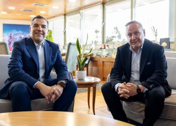 Τι είπαν Αγγελούδης – Τσίπρας και το δώρο του δημάρχου (βίντεο)