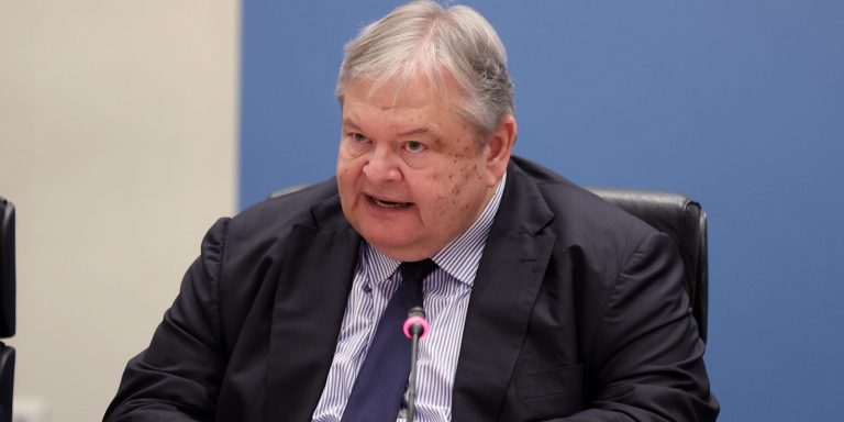 Βενιζέλος: Η κυβέρνηση καταστρατήγησε το άρθρο 86 και τώρα θέλει «τέλεια» εκδοχή του