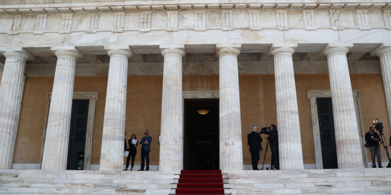 Της «ντροπολογίας» έγινε στη Βουλή για μια ακόμη φορά!