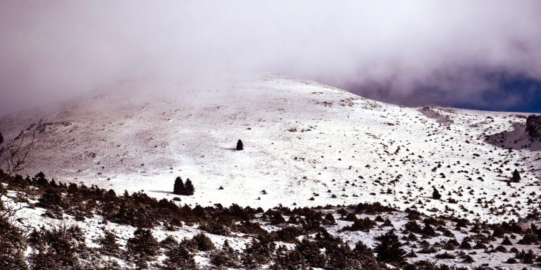 Ταΰγετος: Δεν μπόρεσε να προσεγγίσει το ελικόπτερο τους εγκλωβισμένους ορειβάτες