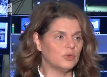 Με αναφιλητά αποχαιρέτησε τον Γιώργο Παπαδάκη η αρχισυντάκτριά του: Μαζί του έμαθα τι σημαίνει ευθύνη (βίντεο)