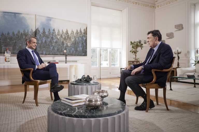 Κυριάκος Μητσοτάκης: Δεν συγκρίνομαι με το χάος (live)