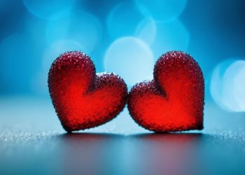 Άγιος Βαλεντίνος: Θρύλοι, παραδόσεις και ρομαντικά έθιμα σε όλο τον κόσμο