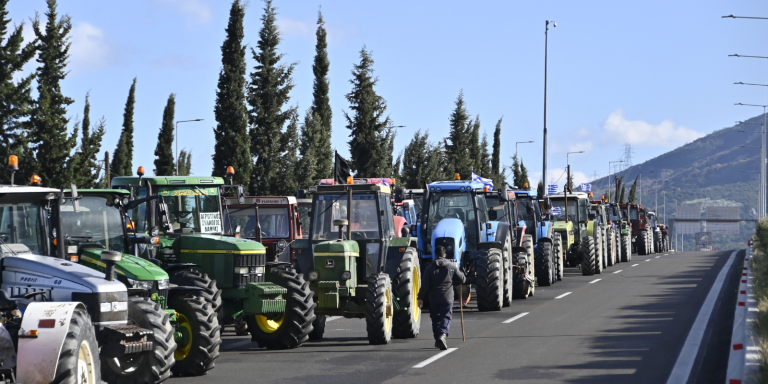 Αγρότες: Κατεβαίνουν με τα τρακτέρ τους στο Σύνταγμα την Παρασκευή (βίντεο)