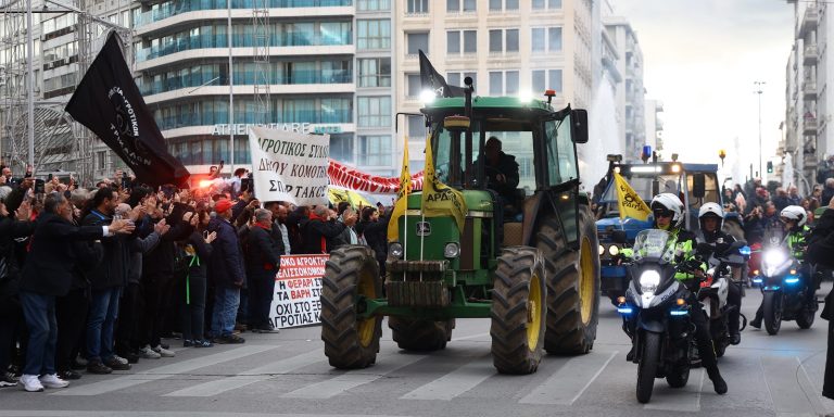 Ολονυκτία στο Σύνταγμα για τους αγρότες, πότε φεύγουν τα τρακτέρ