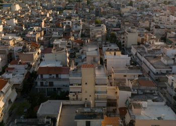 Τα υψηλά χρέη προς το Δημόσιο φέρνουν νέους πλειστηριασμούς από την ΑΑΔΕ – Ποιοι κινδυνεύουν