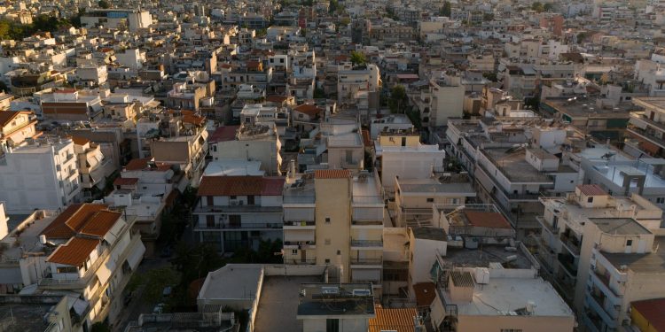 Τα υψηλά χρέη προς το Δημόσιο φέρνουν νέους πλειστηριασμούς από την ΑΑΔΕ – Ποιοι κινδυνεύουν