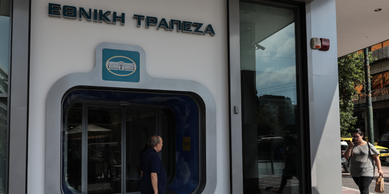 Εθνική Τράπεζα: Σάλος για τη νέα Dual Mastercard με ετήσια συνδρομή 6 ευρώ