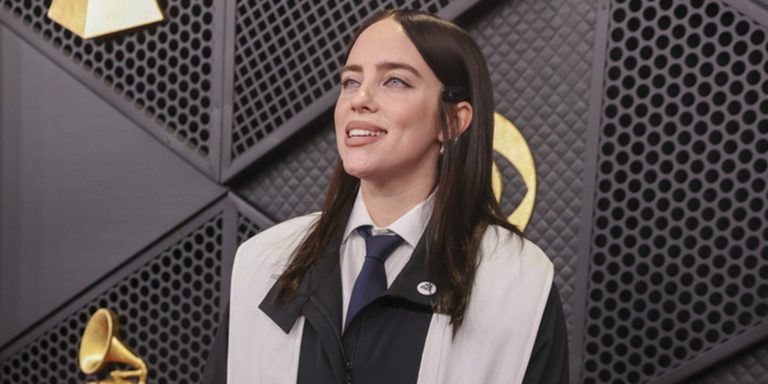 Ηχηρό μήνυμα της Billie Eilish στα Grammy: «Γαμ… η ICE» – «Κανείς δεν είναι παράνομος σε κλεμμένη γη» (βίντεο)