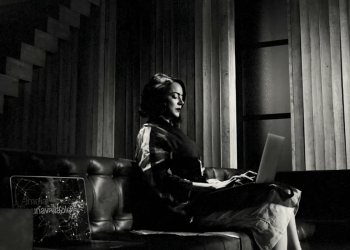 Η Έμμα Στόουν «συναντά» ξανά τον Γιώργο Λάνθιμο στο Super Bowl – Η εκκεντρική διαφήμιση (βίντεο)