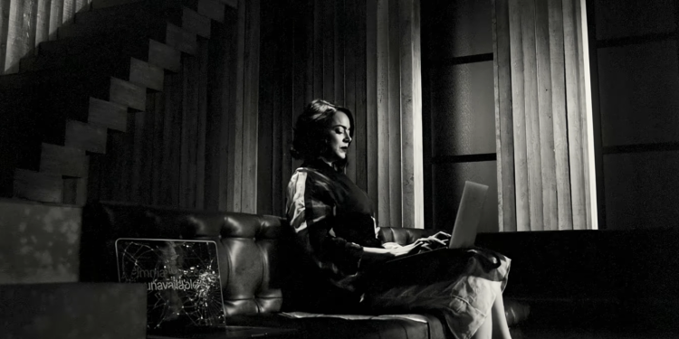 Η Έμμα Στόουν «συναντά» ξανά τον Γιώργο Λάνθιμο στο Super Bowl – Η εκκεντρική διαφήμιση (βίντεο)