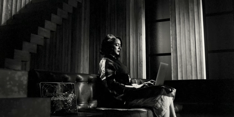 Η Έμμα Στόουν «συναντά» ξανά τον Γιώργο Λάνθιμο στο Super Bowl – Η εκκεντρική διαφήμιση (βίντεο)