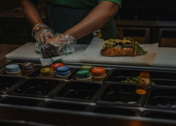 Τα υπερεπεξεργασμένα τρόφιμα μεγάλος κίνδυνος για επιζώντες καρκίνου