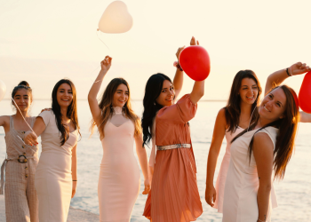 Galentine’s Day: Ο λόγος που η 13η Φεβρουαρίου ανήκει στις φίλες