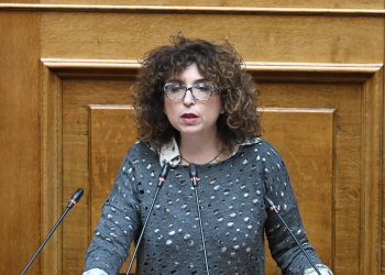 Με ανανεωμένη ψυχολογία κυκλοφορεί στη Βουλή η Ελένη Καραγεωργοπούλου
