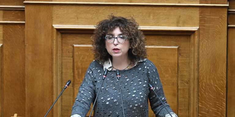 Με ανανεωμένη ψυχολογία κυκλοφορεί στη Βουλή η Ελένη Καραγεωργοπούλου