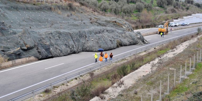Ιόνια Οδός: Τι συμβαίνει με το έδαφος και την κατολίσθηση