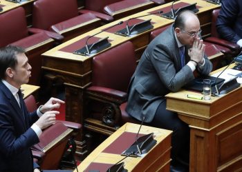 Ξανά «μαλλιά κουβάρια» στη Βουλή για τον Γιάννη Παναγόπουλο