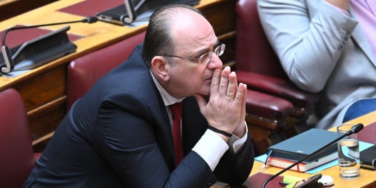 Αισχρό δίλημμα Λαζαρίδη σε βουλευτές μετά την τραγωδία στη Χίο: Ή με τους διακινητές ή με το Λιμενικό