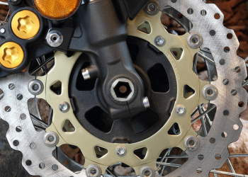 Φρένα στη μοτοσυκλέτα: Τι πρέπει να προσέχεις για να μην σε προδώσουν