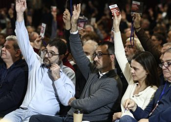 Αποχωρούν 10 μέλη της ΚΕ της Νέας Αριστεράς: Μέσα σ’ αυτούς ο Νίκος Μπίστης και μέλος της Ομάδας Εργασίας Τσίπρα