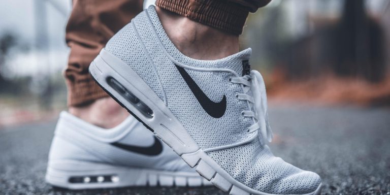 Ο Τραμπ στόχευσε τη Nike: Ερευνάται για διακρίσεις κατά λευκών εργαζομένων (βίντεο)