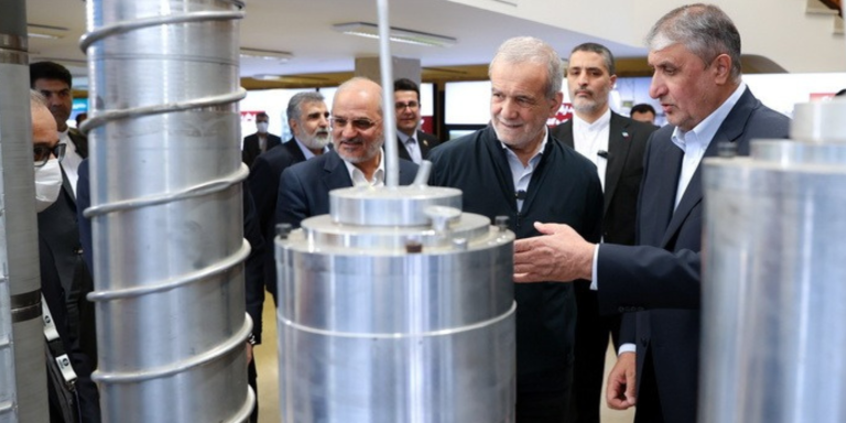 Ουράνιο αντί κυρώσεων: Τι προτείνει το Ιράν για το πυρηνικό του πρόγραμμα