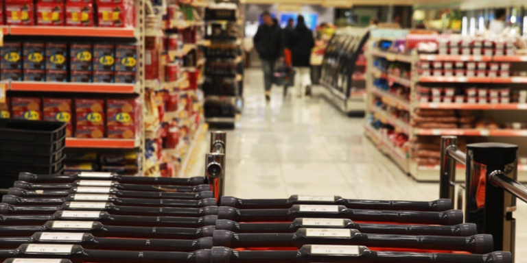 Ακρίβεια: Συνεχίζει «ακάθεκτη» και το 2026