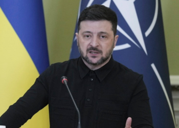 Ζέλενσκι: Χωρίς κατάπαυση δεν γίνονται εκλογές