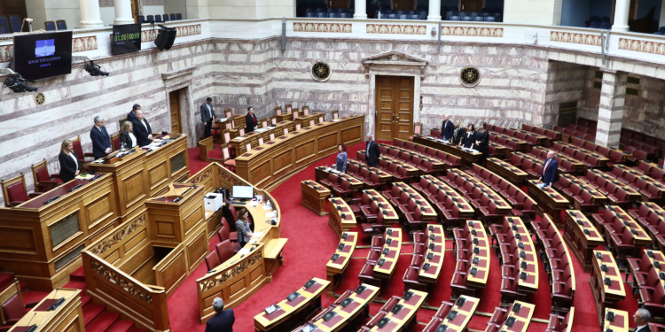 Βουλή: Συζήτηση για συλλογικές συμβάσεις με επίκεντρο… Παναγόπουλο