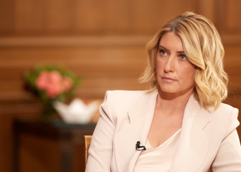 Η φωτογραφία Μπακογιάννη – Κοσιώνη μέσα από τη ΜΕΘ