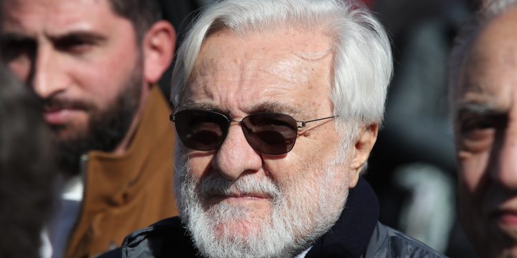 Γιάννης Σμαραγδής: Η άρνηση του αστυνομικού να τον συλλάβει και το επεισόδιο με κριτικό κινηματογράφου (βίντεο)