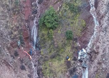 Ευρυτανία: Διαστάσεις θρίλερ με τροχαίο σε γκρεμό 300 μέτρων, ακέφαλη σορός έξω από το αμάξι