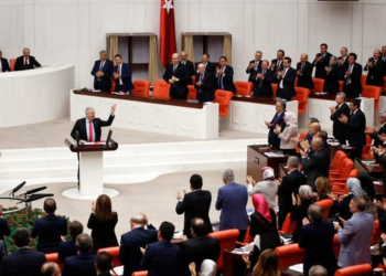 Τουρκία: Στα χέρια κυβέρνηση και αντιπολίτευση λόγω νέου υπουργού (βίντεο)