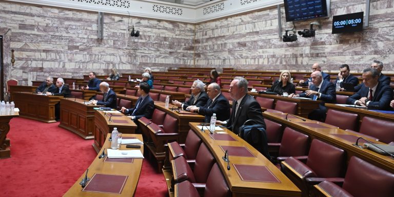 Ένταση και αποχωρήσεις από τον διάλογο που «στήνει» η κυβέρνηση για το Εργασιακό Νομοσχέδιο