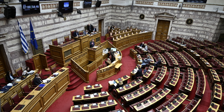 Συνταγματική αναθεώρηση: Πολιτικές συγκρούσεις και συναινέσεις