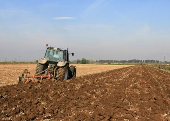 Βουλή: Ποιοί μετέχουν στη Διακομματική Κοινοβουλευτική Επιτροπή για τον πρωτογενή τομέα