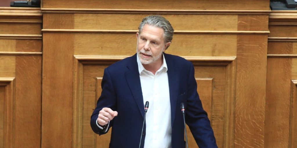 Συνέδριο ουσίας: Το στοίχημα του ΠΑΣΟΚ με την κοινωνία