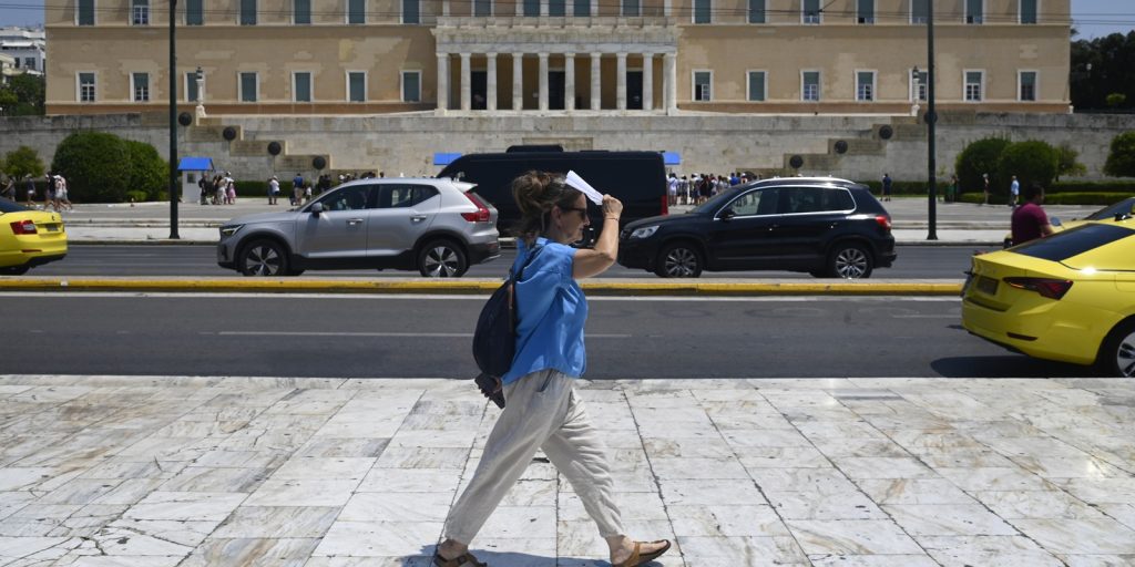 Όσο μεγαλώνει η εσωστρέφεια τόσο φουντώνουν τα πολιτικά σενάρια…