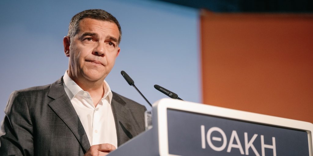 Ο Αλέξης Τσίπρας, οι πέφτοσυννεφάκιδες κι ο αέρας Δημοκρατίας…