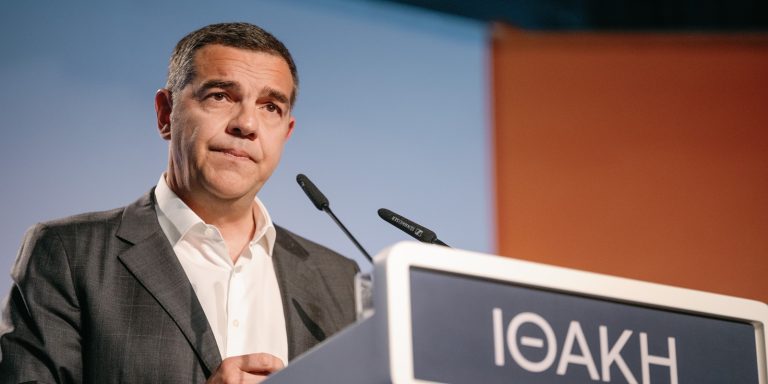 Ο Αλέξης Τσίπρας, οι πέφτοσυννεφάκιδες κι ο αέρας Δημοκρατίας…